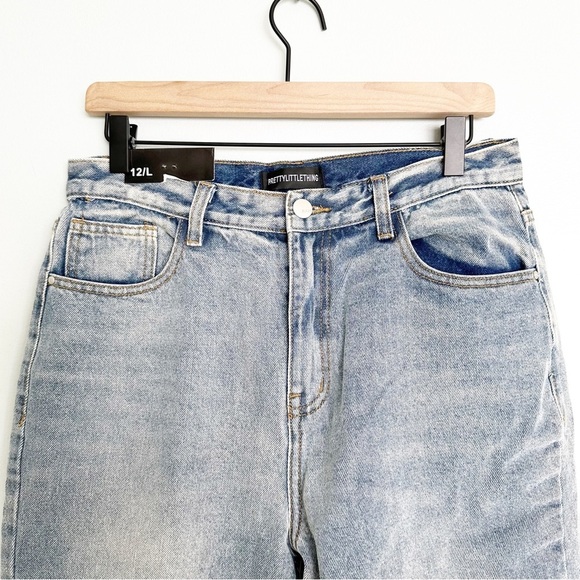 PrettyLittleThing Straight Leg Split Hem Detail Denim Jeans - Picture 2 of 8